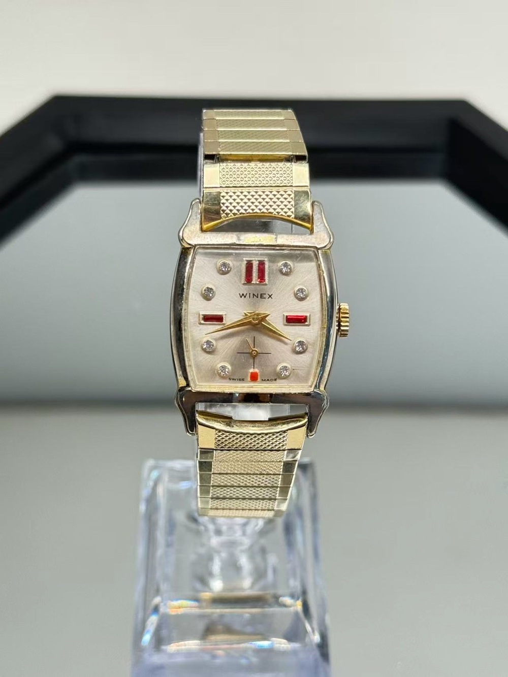 Vintage 1960s WINEX Swiss Made Mechanical Hand Wind Gold Tone Stretch Band Watch